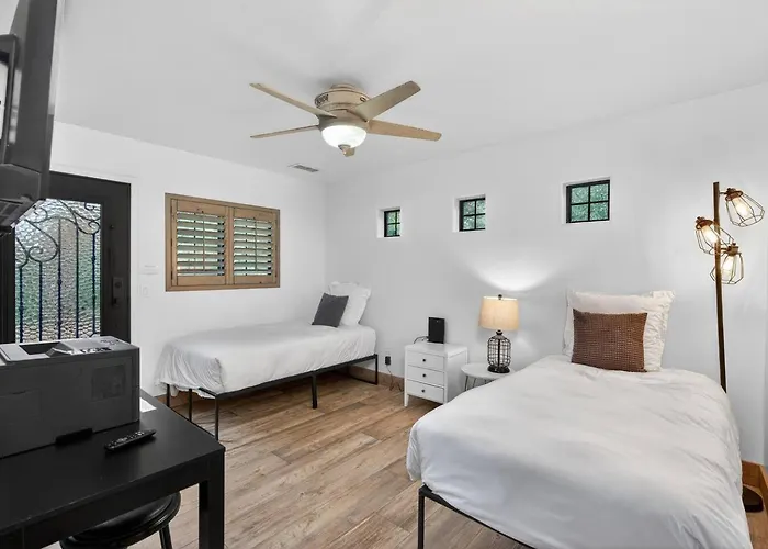 Modern Cowboy Retreat | Hot Tub | Saloon | Pets Holiday home Sedona