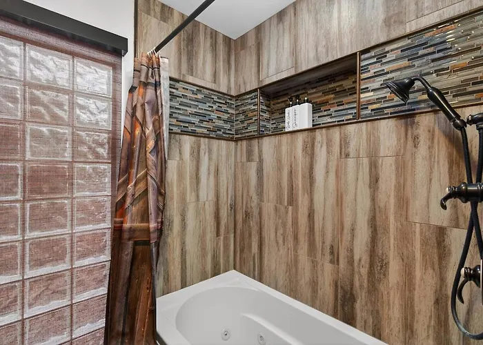 Modern Cowboy Retreat | Hot Tub | Saloon | Pets