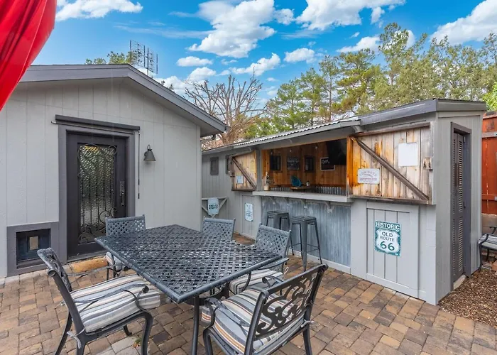 Modern Cowboy Retreat | Hot Tub | Saloon | Pets Holiday home