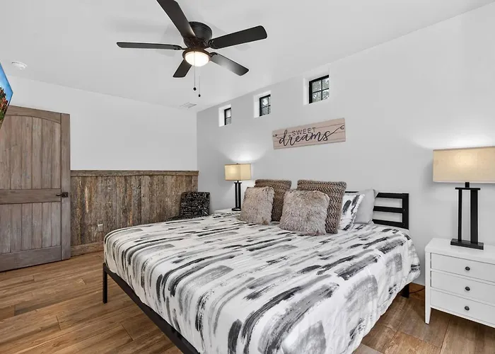Holiday home Modern Cowboy Retreat | Hot Tub | Saloon | Pets